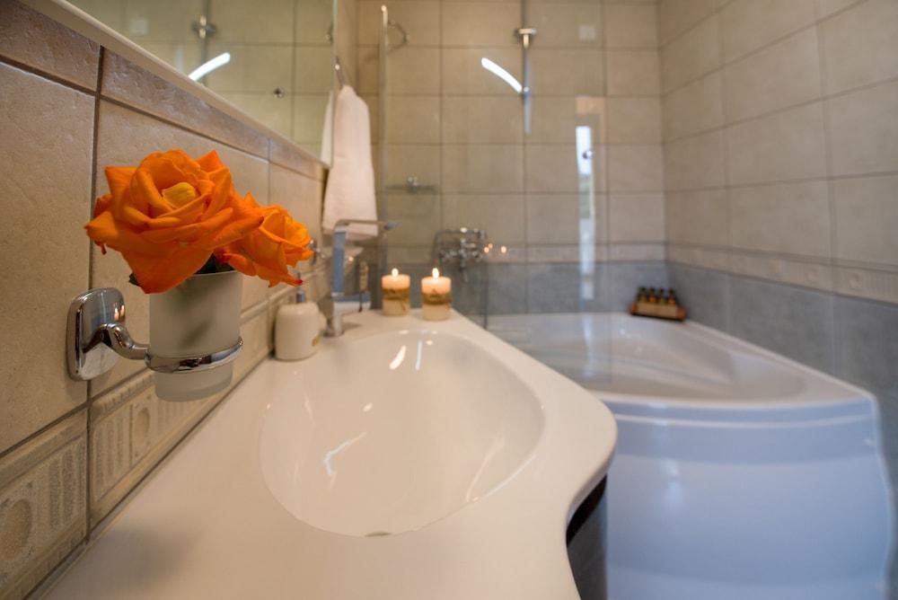 Casa Leone Suites Сталос Экстерьер фото